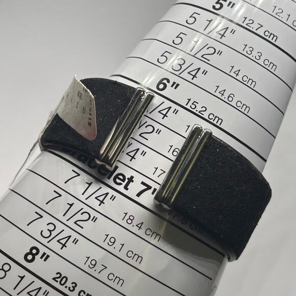 Carolee Mother Pearl Silver Tone Black Bangle Watch Working New Battery - Picture 8 of 8